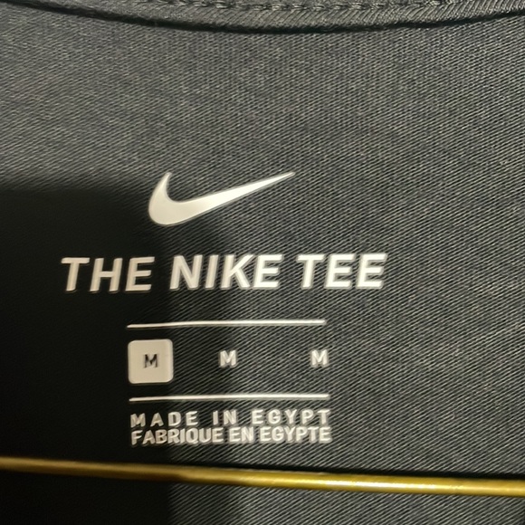 Nike shirt - Picture 3 of 5